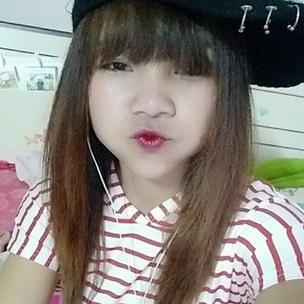 Những cô gái Tuyên Quang xinh đẹp thắp sáng cả sân khấu với trang phục dân tộc.