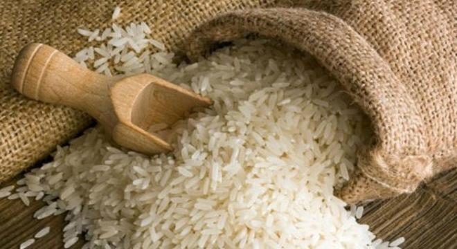 Hai nghệ sĩ trình diễn chào mừng Giáng sinh tại Quảng trường Bolivar, Clombia.