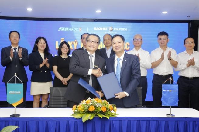 Sau màn tỏa sáng ở AFF Cup 2018, Anh Đức rời đội tuyển để nhường vị trí cho lớp trẻ. Ảnh: Thuận Thắng.