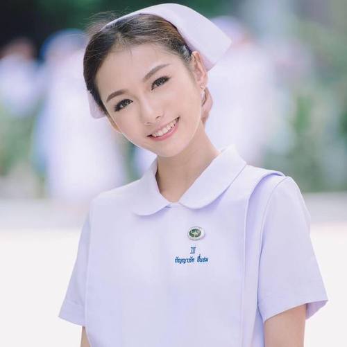 Bão đánh sập khách sạn 6 tầng ở Trung Quốc. Ảnh: AFP.